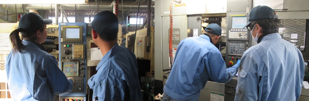 FさんとKさん先輩からの指導の様子